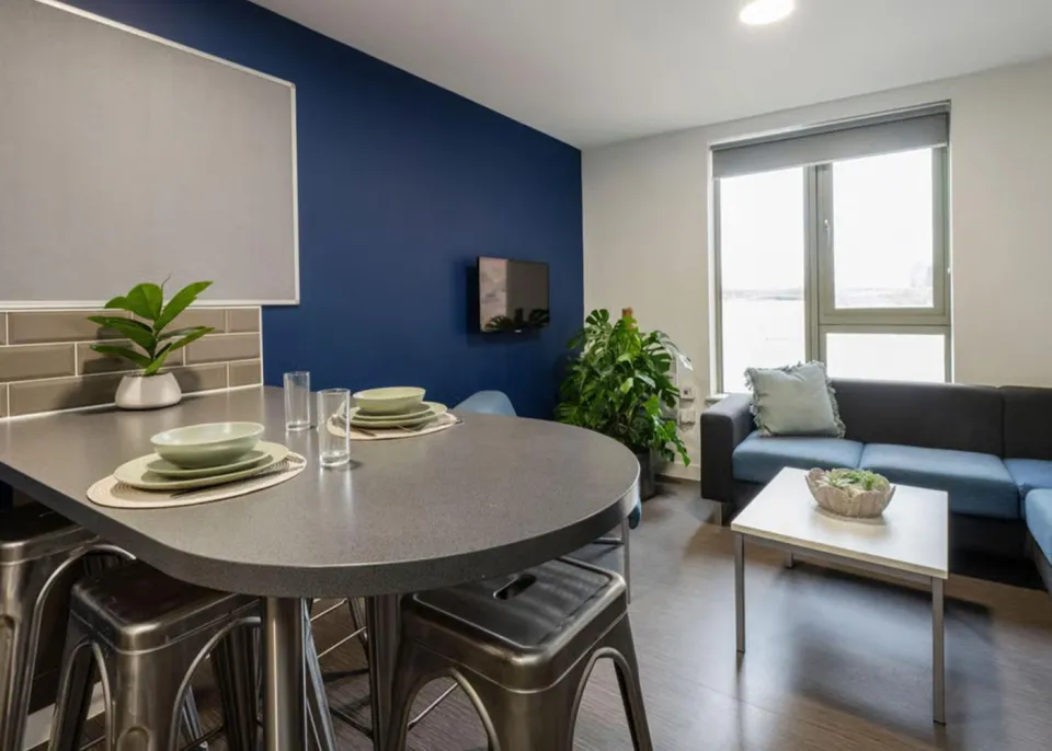 Londonist DMC | Bronze Sky View Ensuite