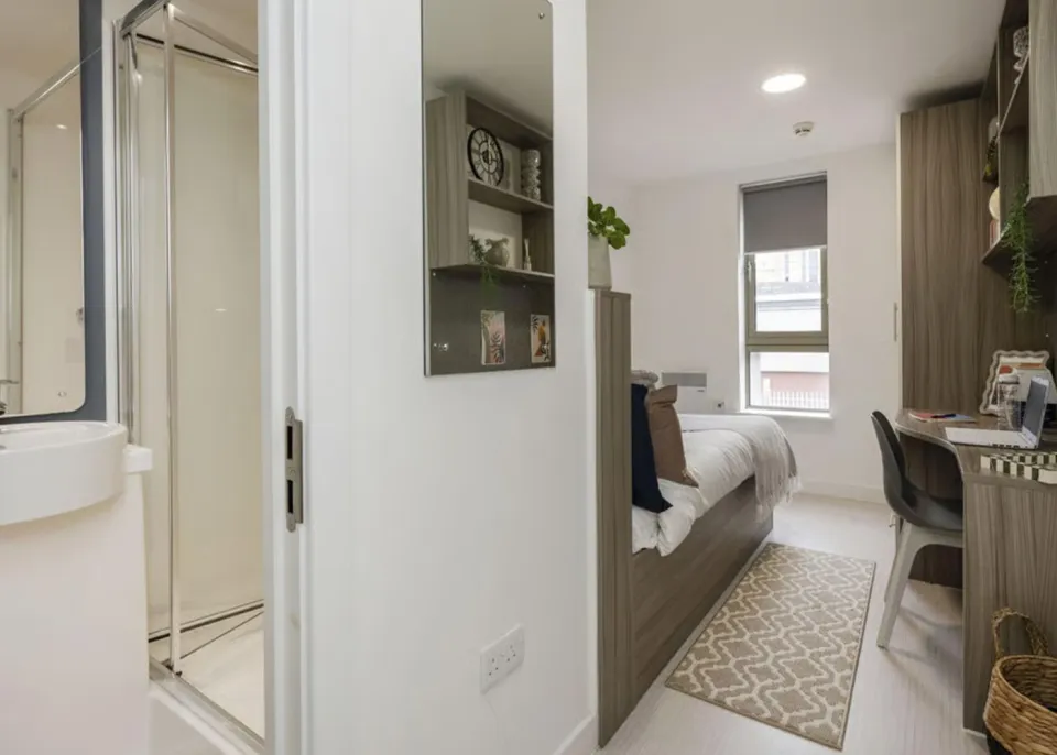 Londonist DMC | Silver Ensuite