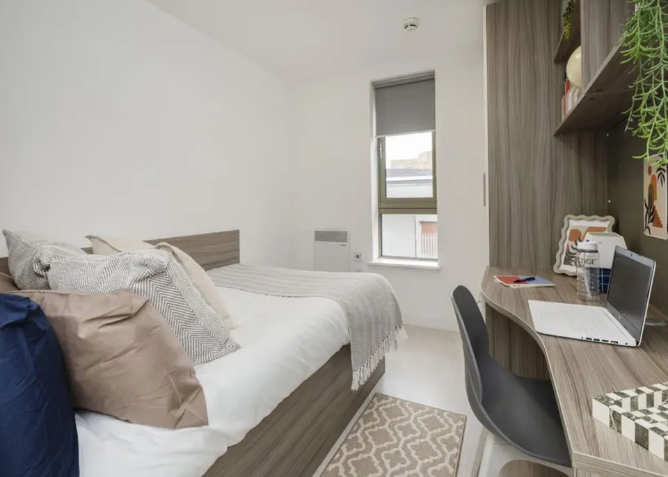 Londonist DMC | Silver Ensuite
